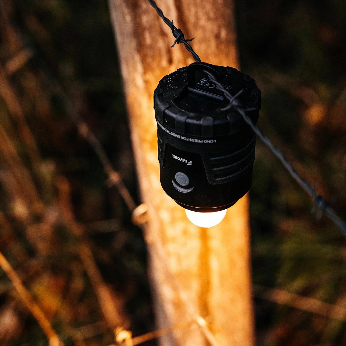 Favour L1061 Camping Lamp LED, 875 Lumen, IP64, Waterdicht, Draagbare Kampeerlamp, Tentlamp, Schokbestendig, 4 Verschillende Lichtmodi Incl Kaarslicht-modus, Afneembaar Deksel, Handig & Compact Formaat 9 Favour L1061 Camping Lamp LED, 875 Lumen, IP64, Waterdicht, Draagbare Kampeerlamp, Tentlamp, Schokbestendig, 4 Verschillende Lichtmodi Incl Kaarslicht-modus, Afneembaar Deksel, Handig & Compact Formaat - Afbeelding 7