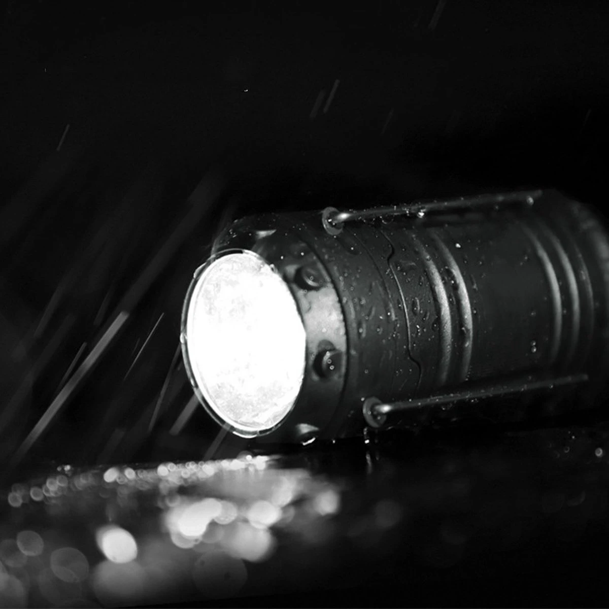 Merkloos Xtraworks - Multifunctionele Solar LED Campinglamp Met Handvatten - IPX 45 Waarde, USB-lader En Powerbank - Mat Zwart 4 Merkloos Xtraworks - Multifunctionele Solar LED Campinglamp Met Handvatten - IPX 45 Waarde, USB-lader En Powerbank - Mat Zwart - Afbeelding 2