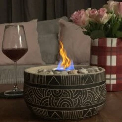 Merkloos Uren Gezelligheid Op Tafel | Licht Kachel | Tafelhaard | Duurzaam Geproduceerd | Verwarming | Modieuze Kachel | Tafelhaard Binnen En Buiten | Bloempot Kachel Met Steentjes | Tafelvuur Voor Binnen En Buiten | Brandgel Haard Met Natuurstenen -Bol 1200x1200 1296