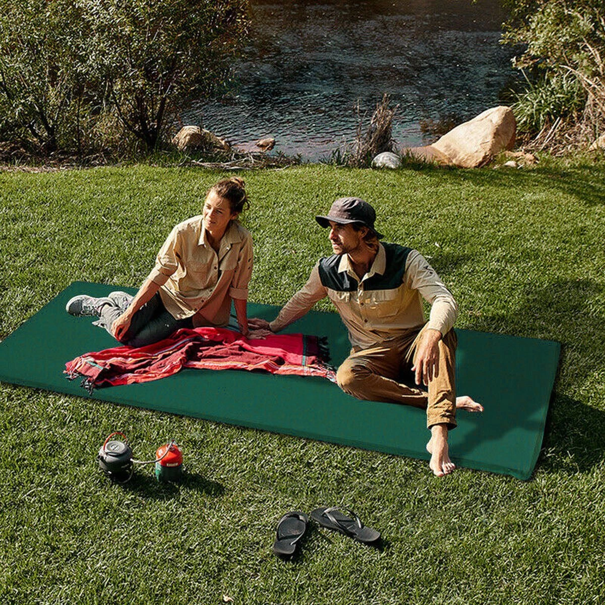 HikeMeister- Slaapmat - 200x 66 X 10 Cm - Zelfopblazend - 1 Persoons - Groen 3 HikeMeister- Slaapmat - 200x 66 X 10 Cm - Zelfopblazend - 1 Persoons - Groen