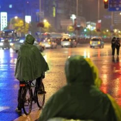 Relaxdays Regenponcho Herbruikbaar - Regenjas Groen - Fietsponcho Lange Mouwen - Festival -Bol 1200x1200 1905