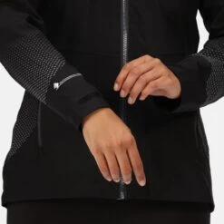 De Regatta Highton Pro Wandeljas - Dames - Waterdicht - Ademend - Zwart 18 De Regatta Highton Pro Wandeljas - Dames - Waterdicht - Ademend - Zwart -Bol 1200x1200 46