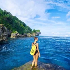 Relaxdays Ocean Pack 20 Liter - Waterdichte Tas - Strandtas - Zeilen - Outdoor Plunjezak - Rood -Bol 1200x1200 684