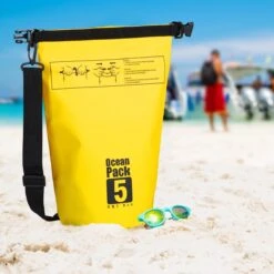 Relaxdays Ocean Pack 5 Liter - Waterdichte Tas - Droogtas - Outdoor Plunjezak - Zeilen - Geel 17 Relaxdays Ocean Pack 5 Liter - Waterdichte Tas - Droogtas - Outdoor Plunjezak - Zeilen - Geel -Bol 1200x1200 723