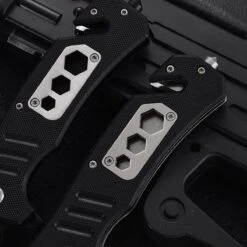 Sefaras Survival Zakmes J03 - Mes Met Tanden - 3cr13/Aluminum - Met 3 Inbus Gaten - Inklapbaar - Broekclip - Voor Kamperen - RVS - Zwart/Wit -Bol 1200x1200 881