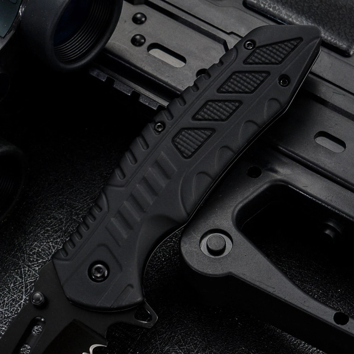 Sefaras Survival Zakmes J01 - Mes Met Tanden Aan 2 Kanten - 3cr13/Aluminum - Inklapbaar - Broekclip - Voor Kamperen - RVS - Zwart 7 Sefaras Survival Zakmes J01 - Mes Met Tanden Aan 2 Kanten - 3cr13/Aluminum - Inklapbaar - Broekclip - Voor Kamperen - RVS - Zwart - Afbeelding 5