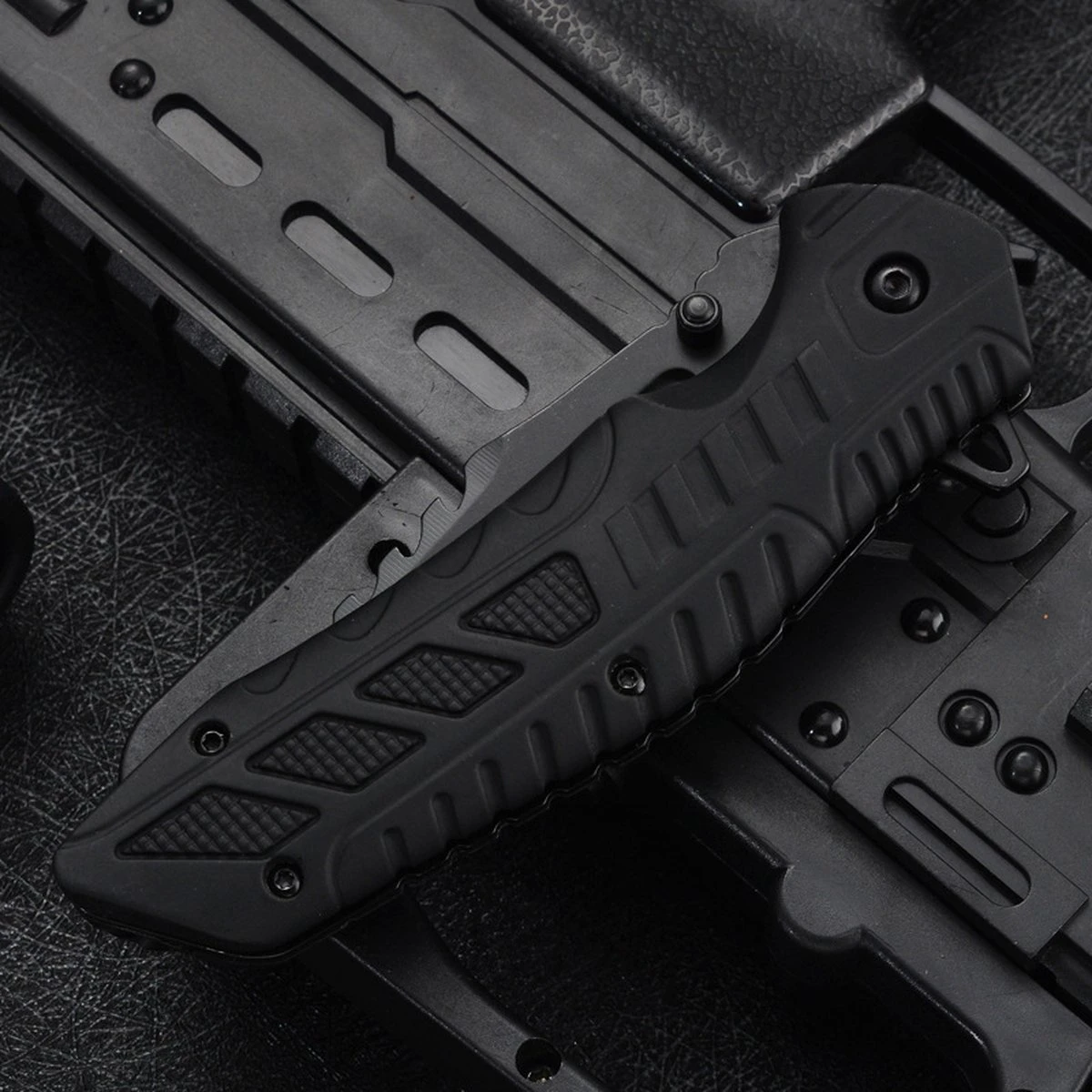 Sefaras Survival Zakmes J01 - Mes Met Tanden Aan 2 Kanten - 3cr13/Aluminum - Inklapbaar - Broekclip - Voor Kamperen - RVS - Zwart 8 Sefaras Survival Zakmes J01 - Mes Met Tanden Aan 2 Kanten - 3cr13/Aluminum - Inklapbaar - Broekclip - Voor Kamperen - RVS - Zwart - Afbeelding 6