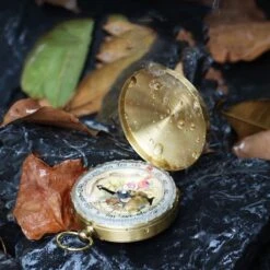 Kompas Messing Met Fluorescerende Buitenring - Luxe Kompas - Klassieke Kompas - Celvar - Glow In The Dark – Compass Brass 27 Kompas Messing Met Fluorescerende Buitenring - Luxe Kompas - Klassieke Kompas - Celvar - Glow In The Dark – Compass Brass -Bol 1200x1200 927