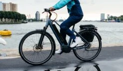 AGU Section Regenbroek Essential Vrouwen - Blauw - M - Waterdicht & Ademend 17 AGU Section Regenbroek Essential Vrouwen - Blauw - M - Waterdicht & Ademend -Bol 1200x700 15