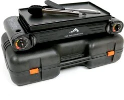 T&S - Draagbaar Dubbel Gasvuur Met Grillplaat En Transportkist - Camping Kooktoestel - Kookstel - Bakplaat - Gasfornuis - 2 Pits - Elektrische Ontsteking - Kookvuur - Kampeer Vuur