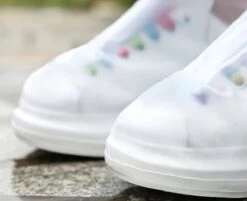 Unisex Waterdichte Overschoenen Met Rits En Aantrekkoord - Maat L 37/38 - Herbruikbaar – Transparant - Anti Slip Regen Overschoen - Schoenhoesjes - Waterdichte Schoenbeschermers - Regenhoes – Schoenovertek - Regenlaarzen 14 Unisex Waterdichte Overschoenen Met Rits En Aantrekkoord - Maat L 37/38 - Herbruikbaar – Transparant - Anti Slip Regen Overschoen - Schoenhoesjes - Waterdichte Schoenbeschermers - Regenhoes – Schoenovertek - Regenlaarzen -Bol 1200x975 3