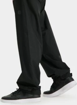 AGU GO Regenbroek Essential Unisex - Zwart - M - Dames & Heren - Waterdicht & Ademend 22 AGU GO Regenbroek Essential Unisex - Zwart - M - Dames & Heren - Waterdicht & Ademend -Bol 875x1200 13