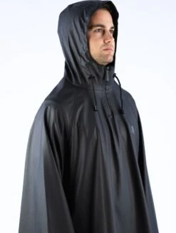 Ralka Regenponcho Senior - Sizzle - Zwart - L/XL 14 Ralka Regenponcho Senior - Sizzle - Zwart - L/XL -Bol 903x1200 5