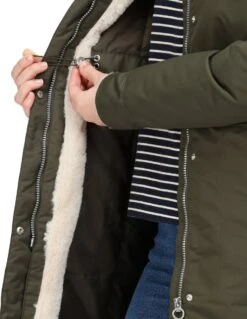 De Regatta Remina Jas - Jas Met Lang Model - Dames - Waterdicht - Ademend - Donkergroen 31 De Regatta Remina Jas - Jas Met Lang Model - Dames - Waterdicht - Ademend - Donkergroen -Bol 928x1200 1